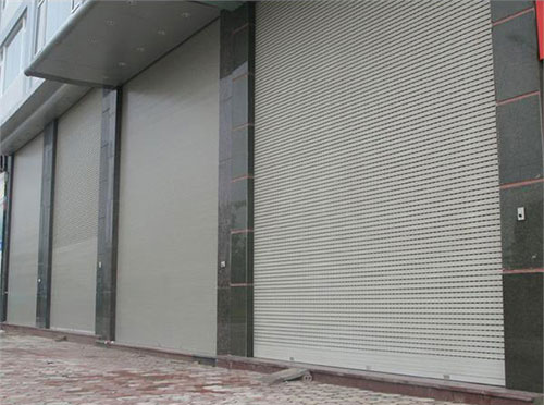 nên chọn cửa cuốn khe thoáng