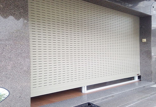 sua chua cuon cuon mitadoor tai hai phong