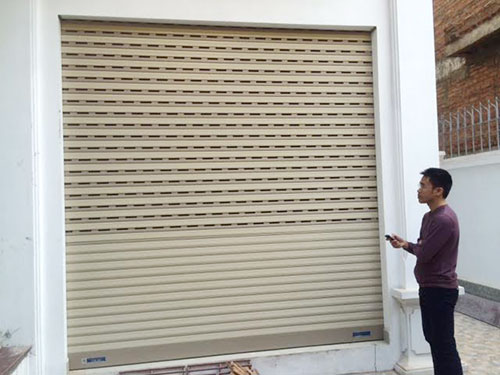 Sử dụng cửa cuốn và những điều cần biết ngay